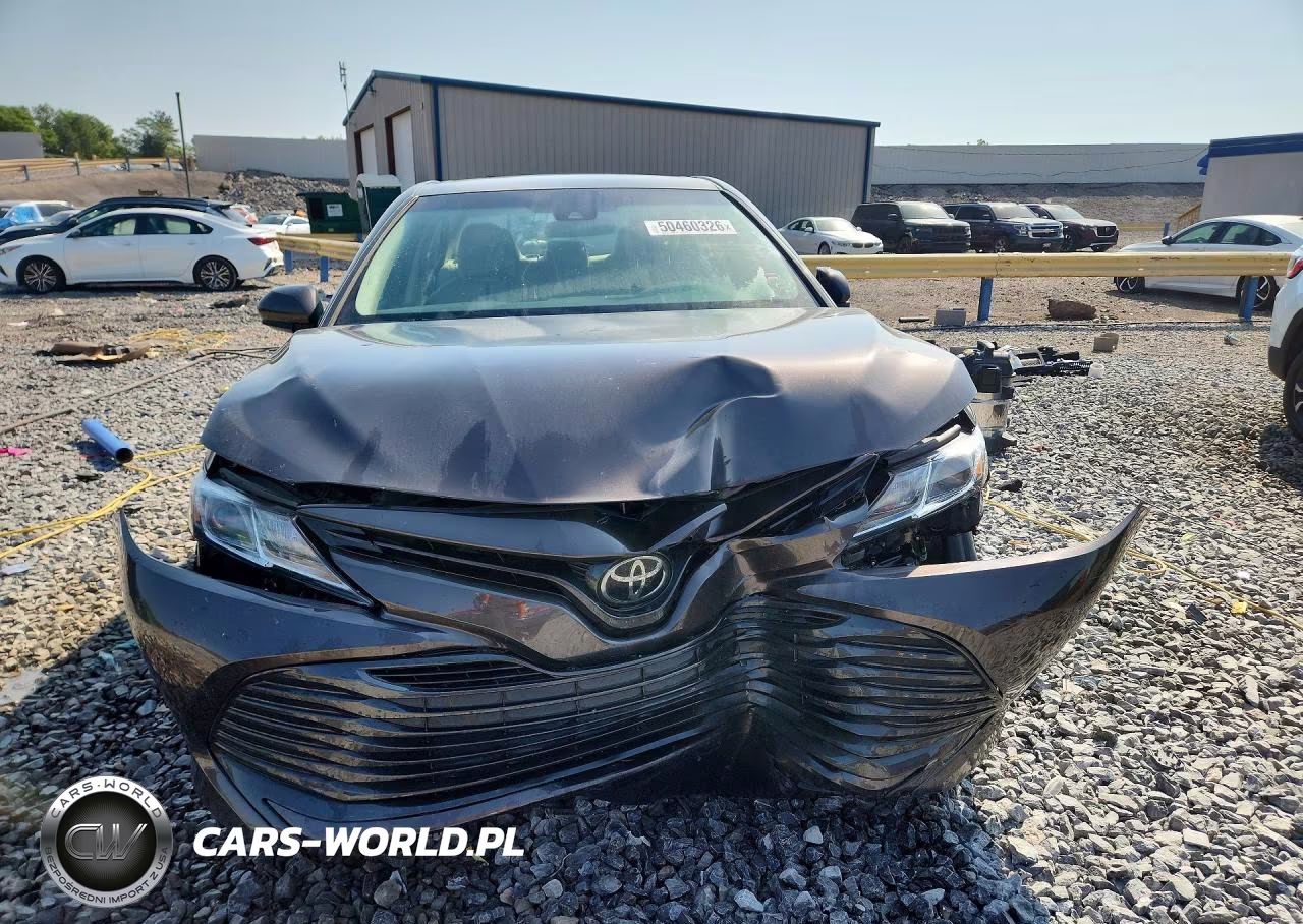 2018 Toyota Camry Le VIN:4T1B11HKXJU141486 - 5
