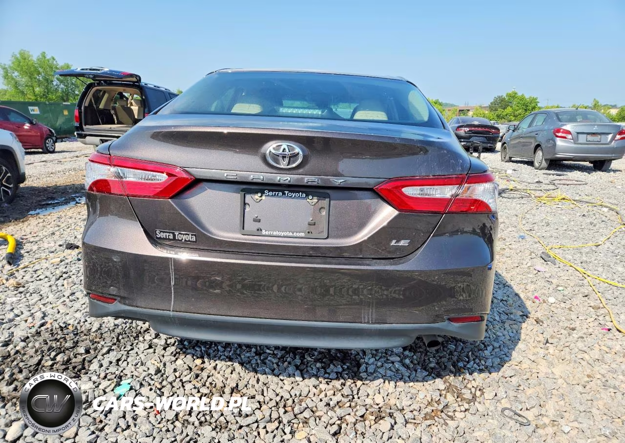 2018 Toyota Camry Le VIN:4T1B11HKXJU141486 - 6