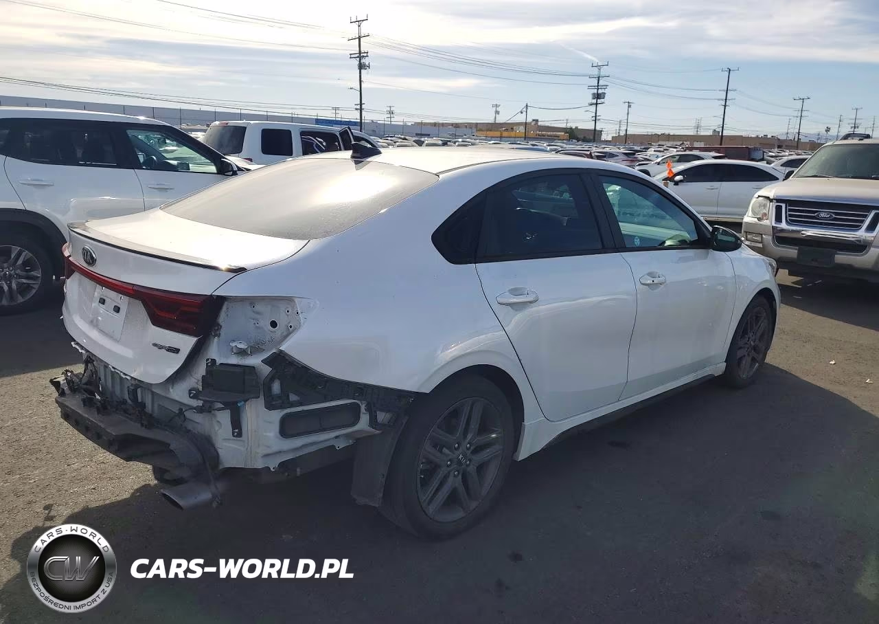 2021 Kia Forte Gt Line VIN:3KPF34AD5ME403477 - 3