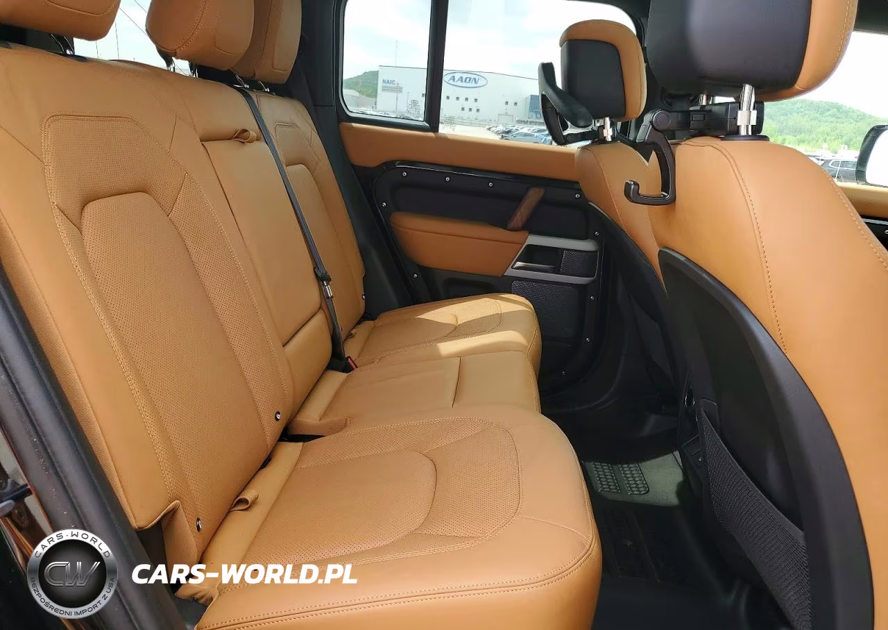 2024 Land Rover Defender 110 S VIN:SALEJ7EU2R2350263 - 11