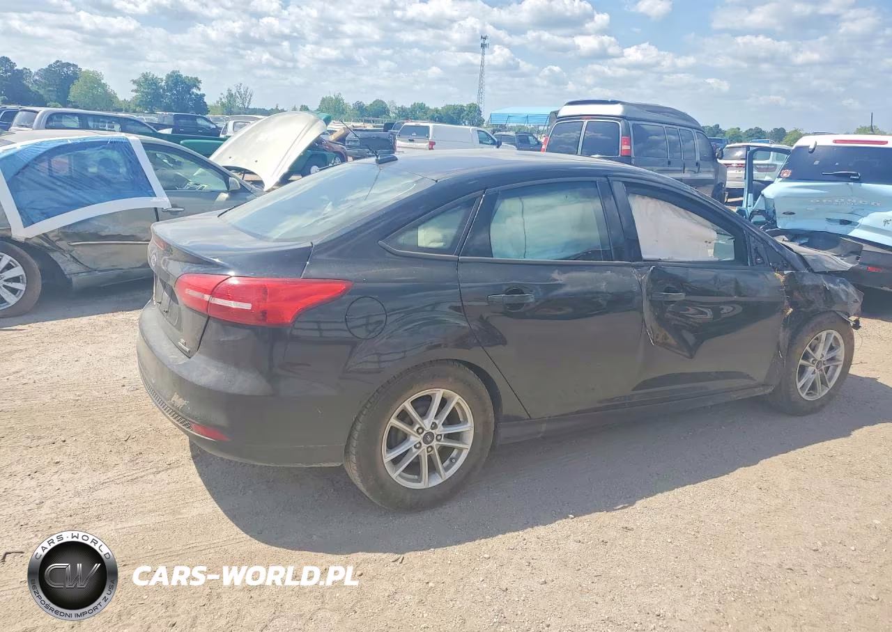 2016 Ford Focus Se VIN:1FADP3F2XGL280130 - 3