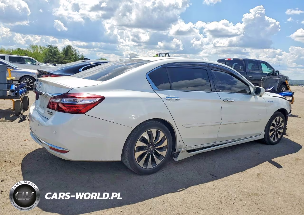 2017 Honda Accord Touring Hybrid VIN:JHMCR6F7XHC001787 - 3