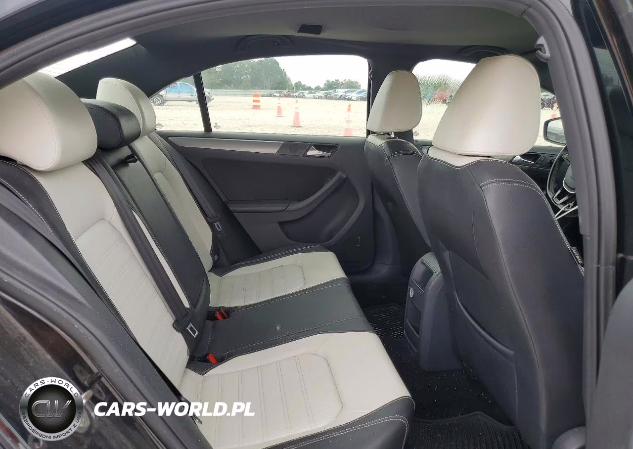 2016 Volkswagen Jetta Sport VIN:3VWD17AJ1GM301699 - 10
