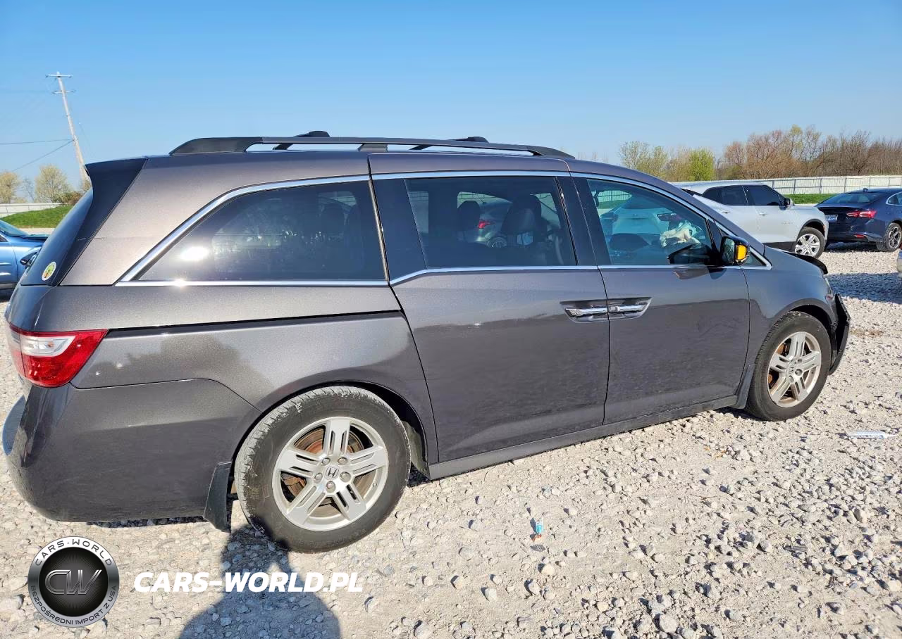 2013 Honda Odyssey Touring VIN:5FNRL5H93DB079606 - 3