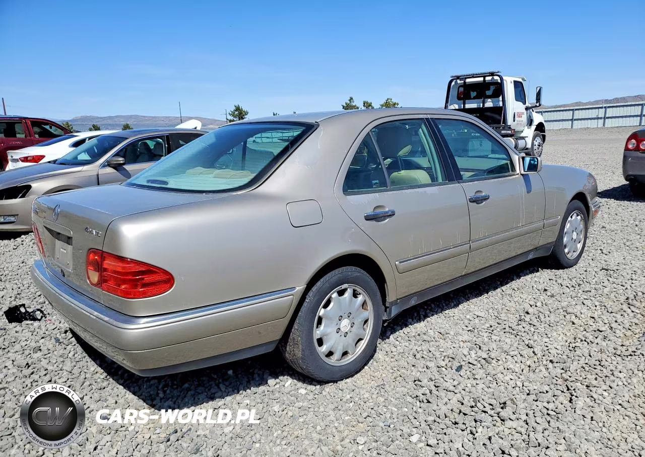 1999 Mercedes-Benz E 320 4Matic VIN:WDBJF82H0XX022598 - 3