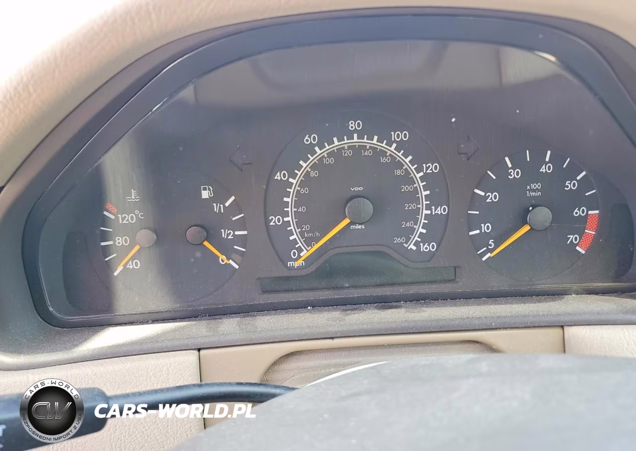 1999 Mercedes-Benz E 320 4Matic VIN:WDBJF82H0XX022598 - 9