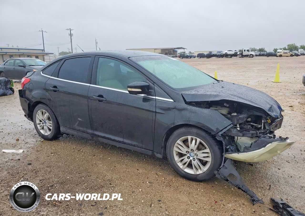 2012 Ford Focus Sel VIN:1FAHP3H22CL478676 - 4