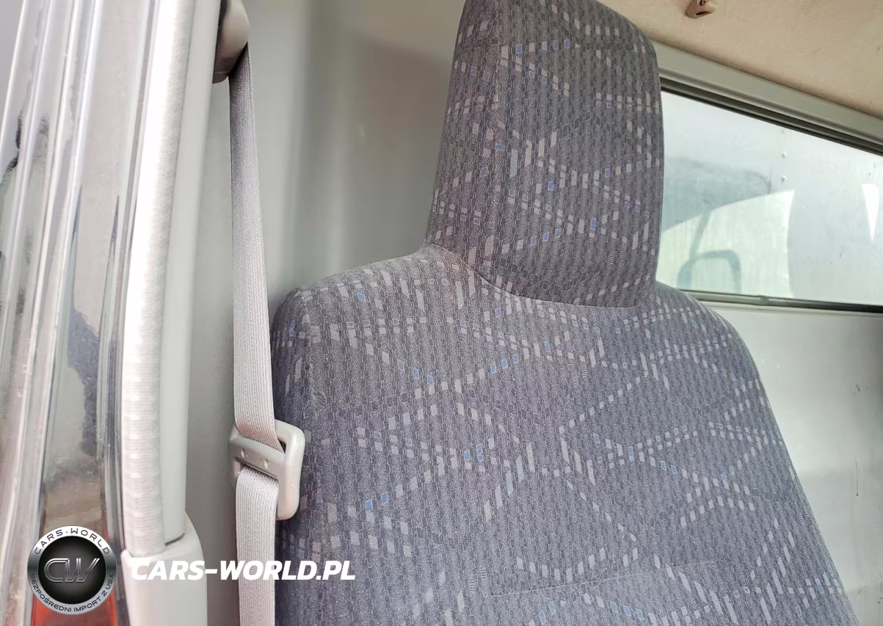 2018 Hino 195 Box Truck VIN:JHHSDM2H0JK006472 - 11