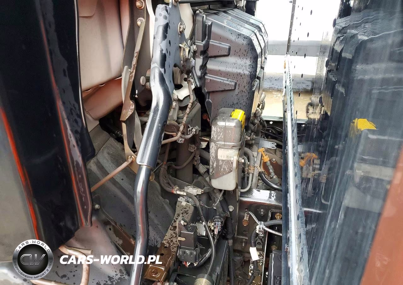 2018 Hino 195 Box Truck VIN:JHHSDM2H0JK006472 - 12