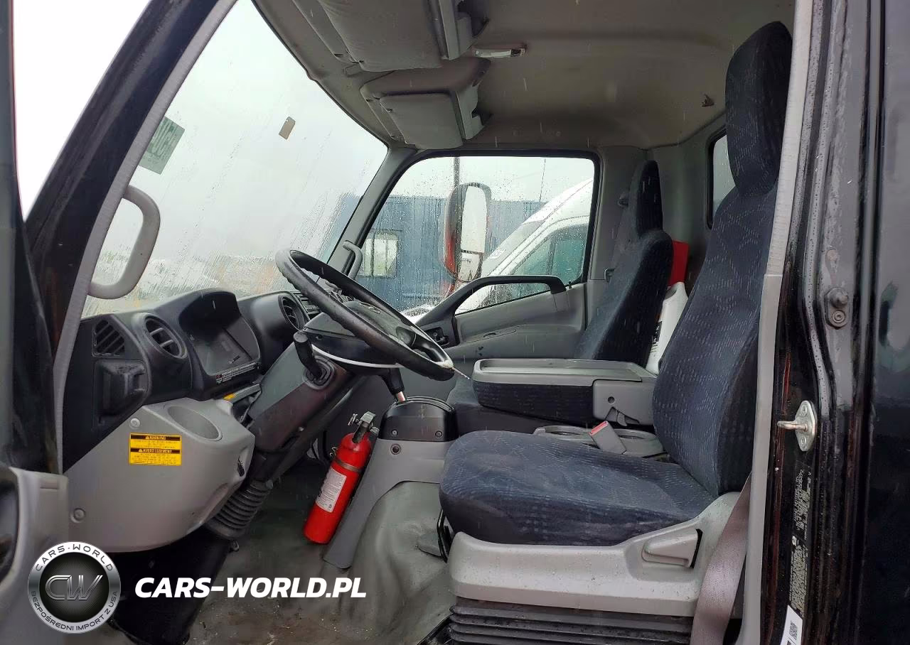 2018 Hino 195 Box Truck VIN:JHHSDM2H0JK006472 - 7