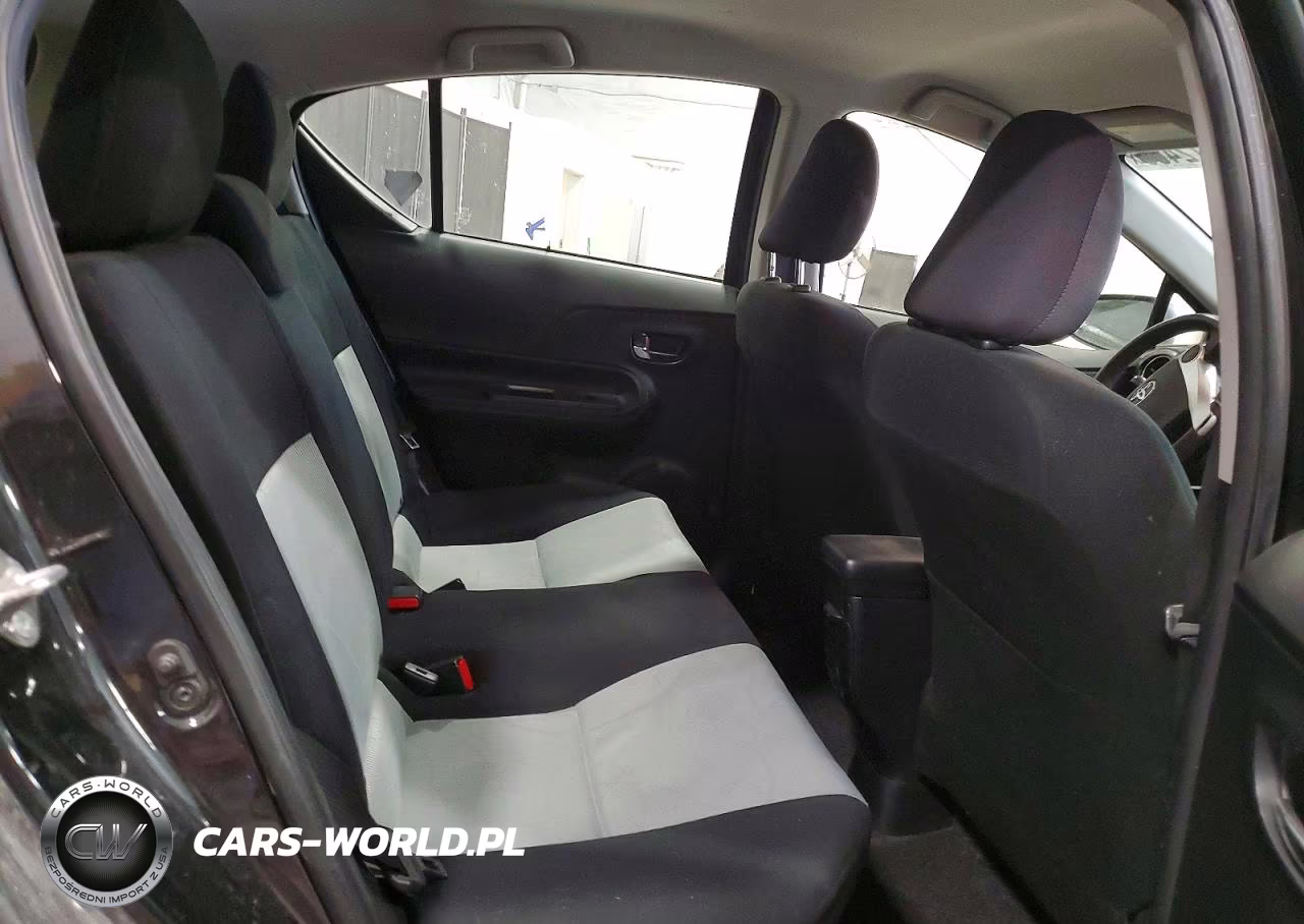 2016 Toyota Prius C Persona Special Edition VIN:JTDKDTB31G1115930 - 10