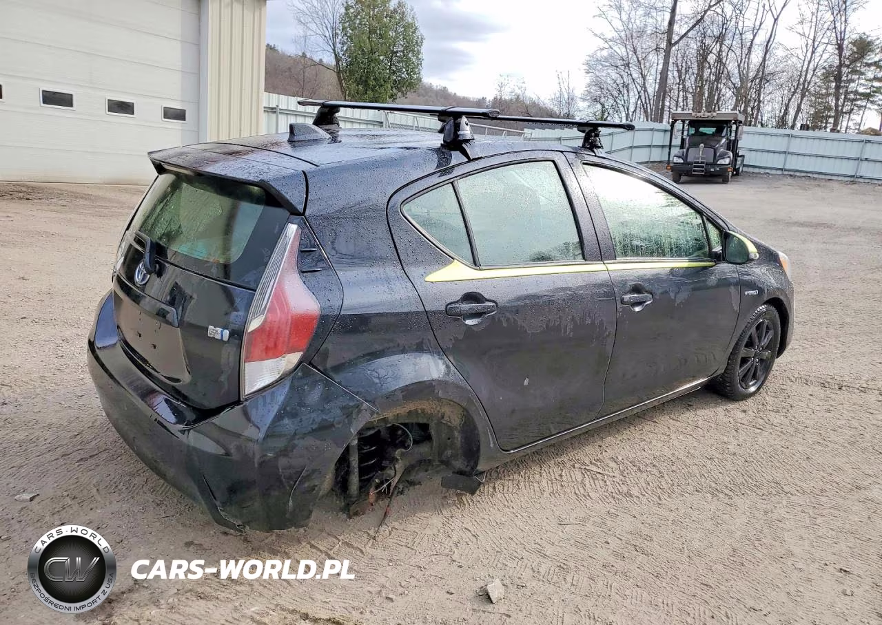 2016 Toyota Prius C Persona Special Edition VIN:JTDKDTB31G1115930 - 3