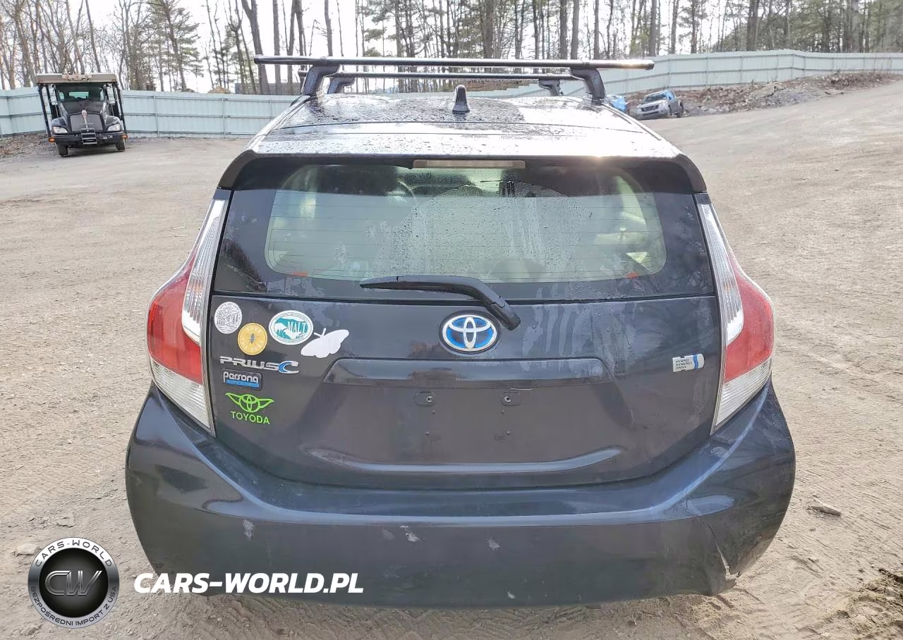 2016 Toyota Prius C Persona Special Edition VIN:JTDKDTB31G1115930 - 6