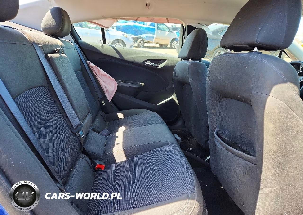 2018 Chevrolet Cruze Lt VIN:1G1BE5SM8J7133629 - 10