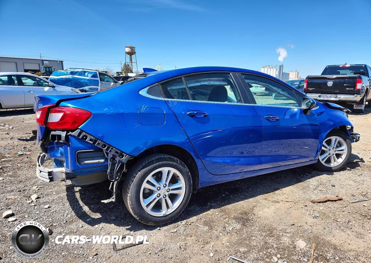 2018 Chevrolet Cruze Lt VIN:1G1BE5SM8J7133629 - 3