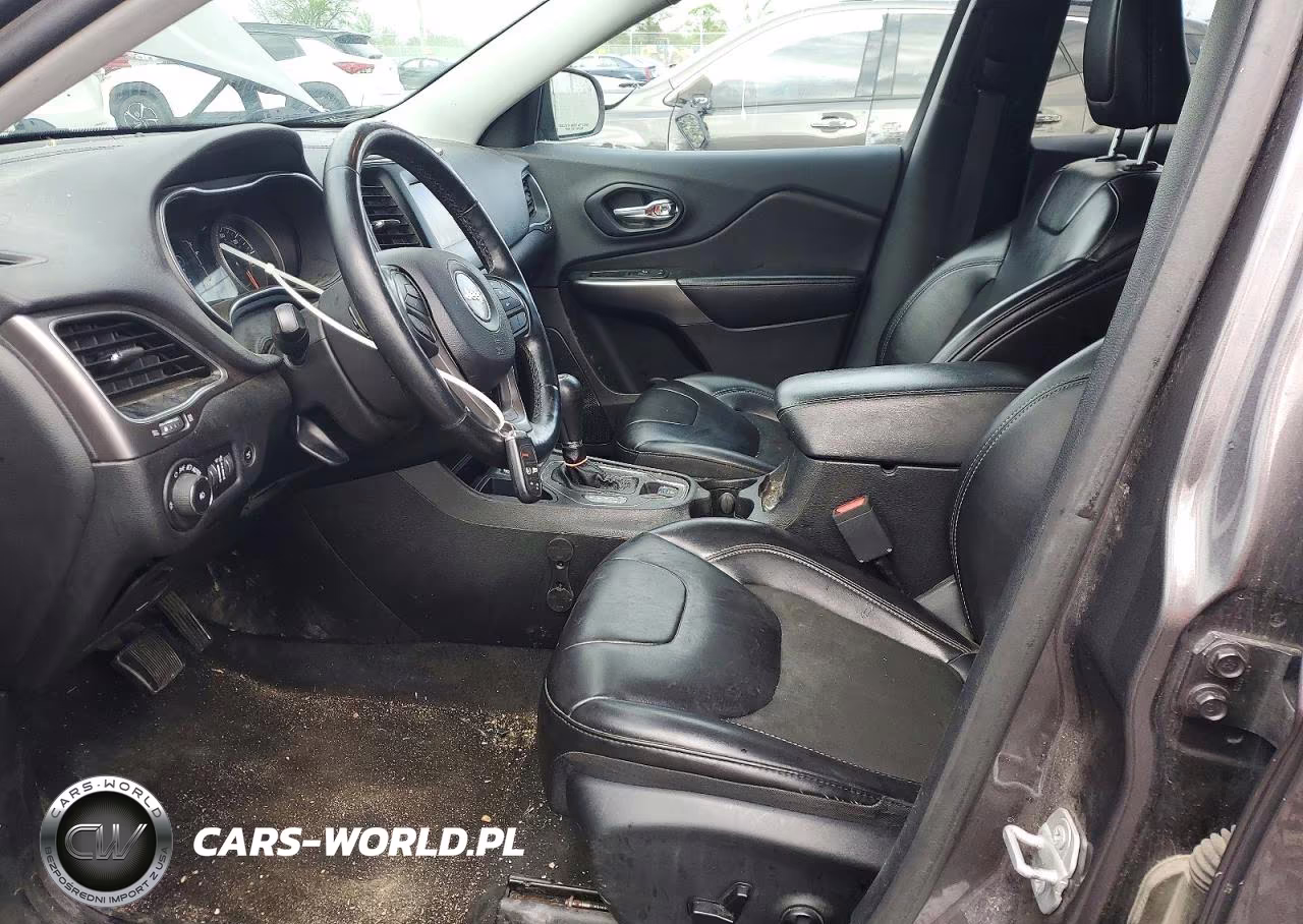 2019 Jeep Cherokee Latitude Plus VIN:1C4PJLLB0KD297678 - 7