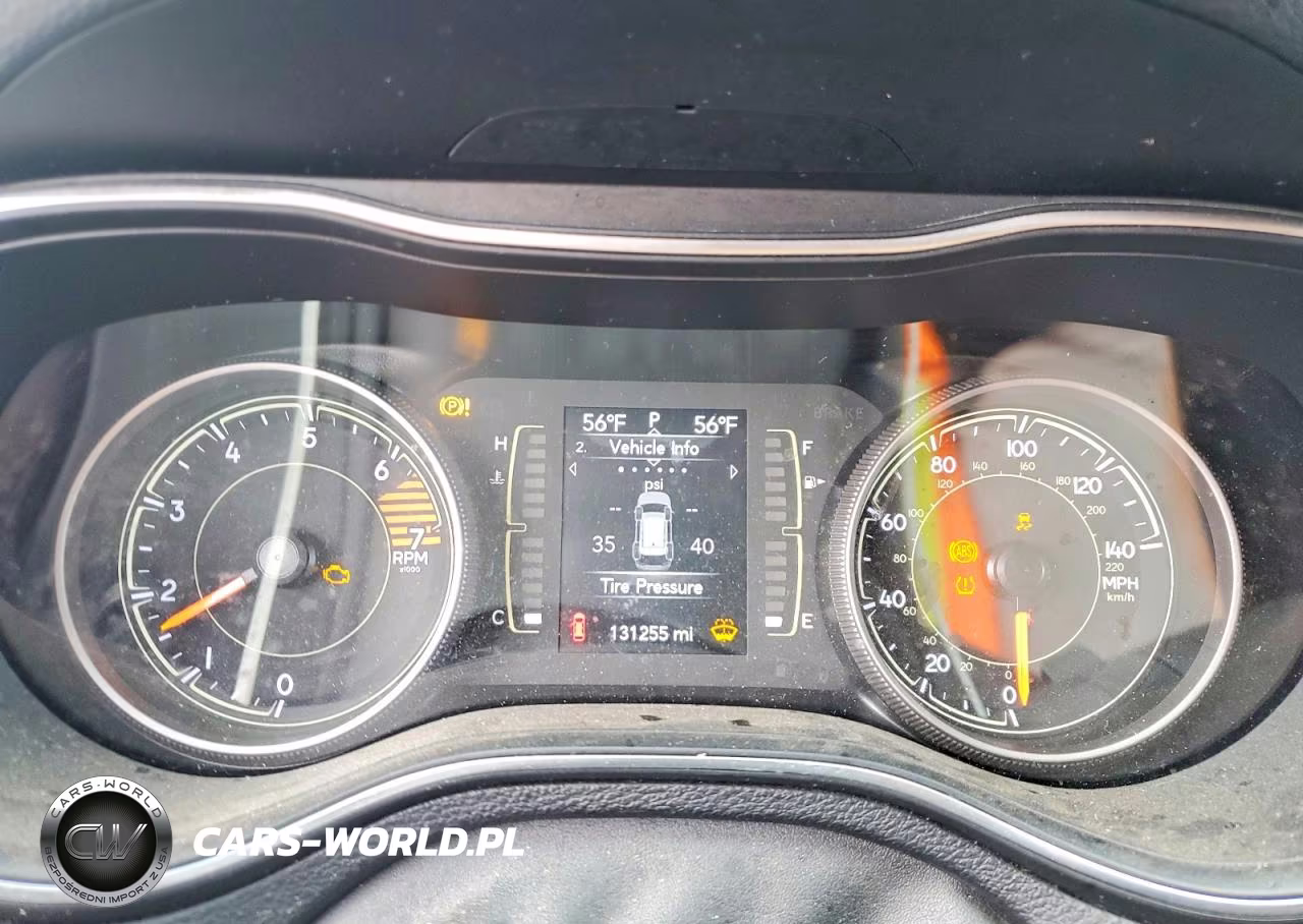 2019 Jeep Cherokee Latitude Plus VIN:1C4PJLLB0KD297678 - 9