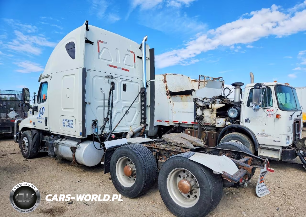 2012 Freightliner Cascadia Semi Truck VIN:1FUJGLDR7CSBH3282 - 3