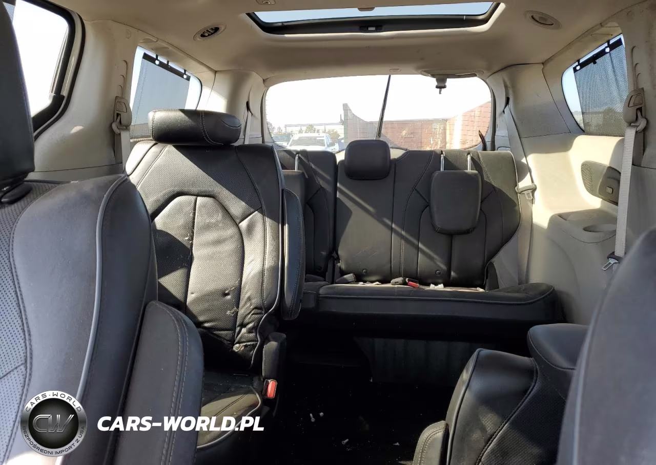 2018 Chrysler Pacifica Limited VIN:2C4RC1GG2JR269163 - 10