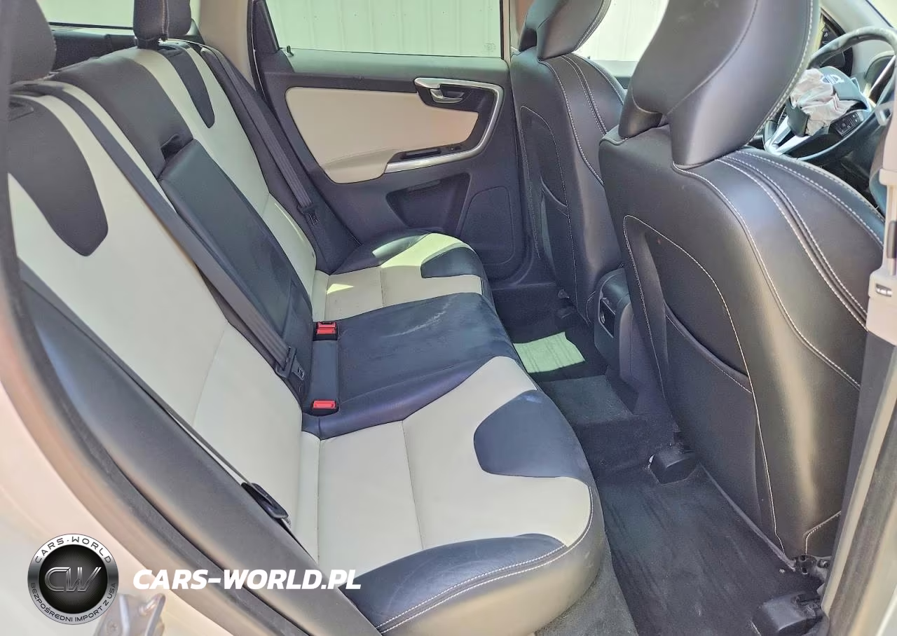 2017 Volvo Xc60 T5 Dynamic VIN:YV440MDR8H2015537 - 11