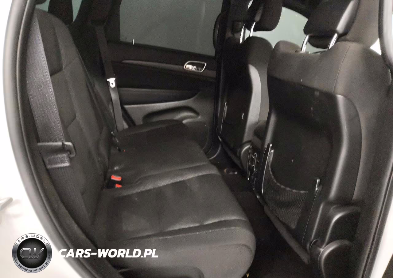 2018 Jeep Grand Cherokee Laredo VIN:1C4RJEAG9JC111787 - 11