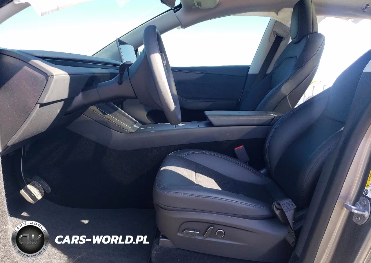 2026 Tesla Model Y VIN:7SAYGDEE8TF461482 - 7