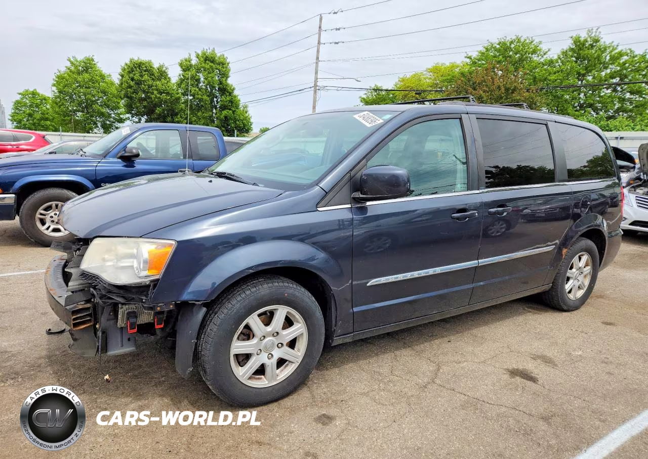 2013 Chrysler Town & Country Touring