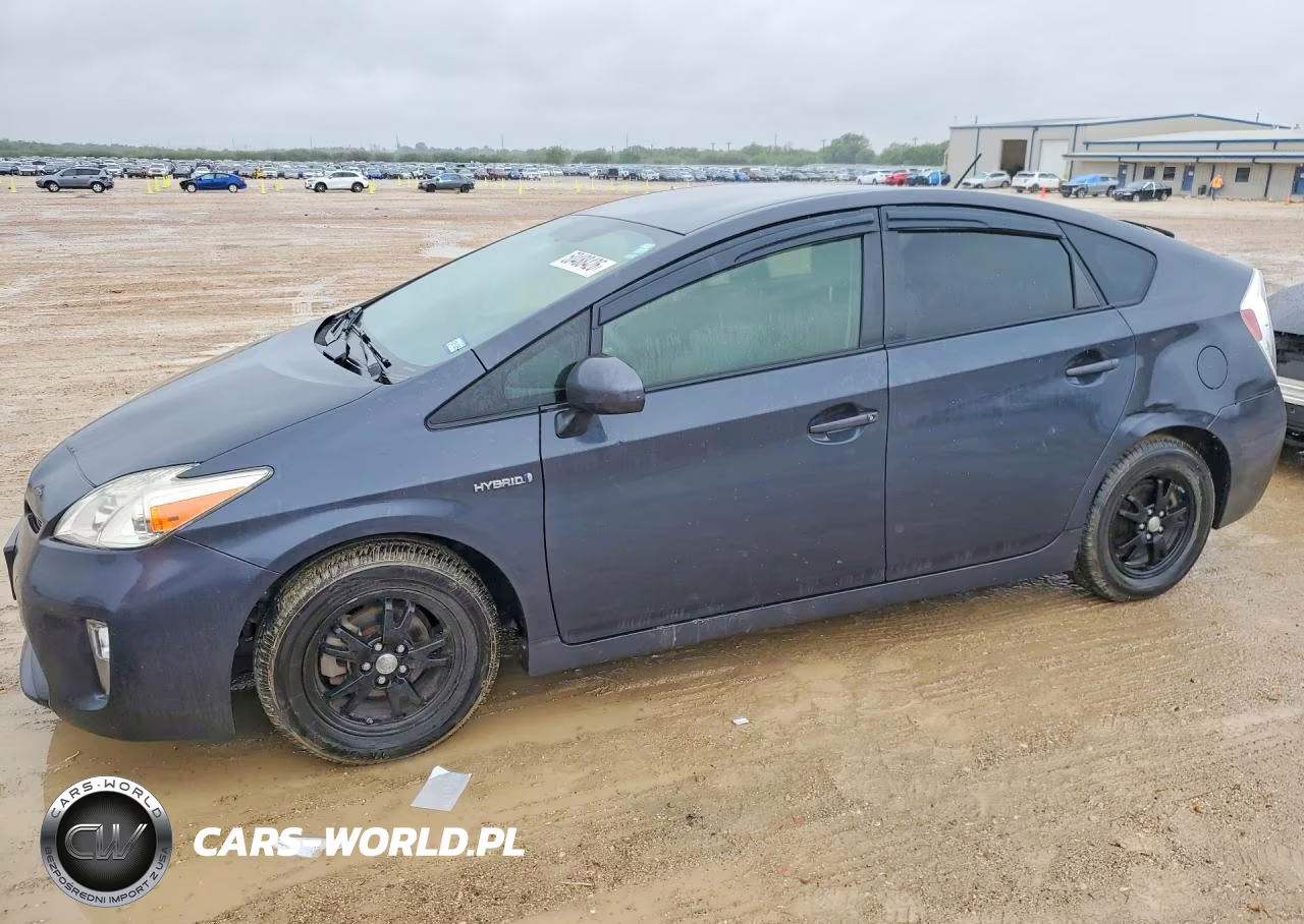 2015 Toyota Prius Two – zdjęcie 1 z 12