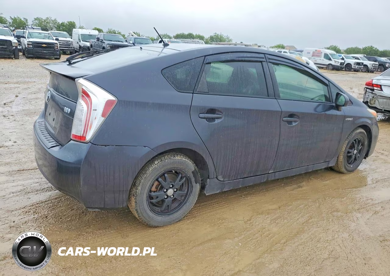 2015 Toyota Prius Two VIN:JTDKN3DU0F0459353 - 3
