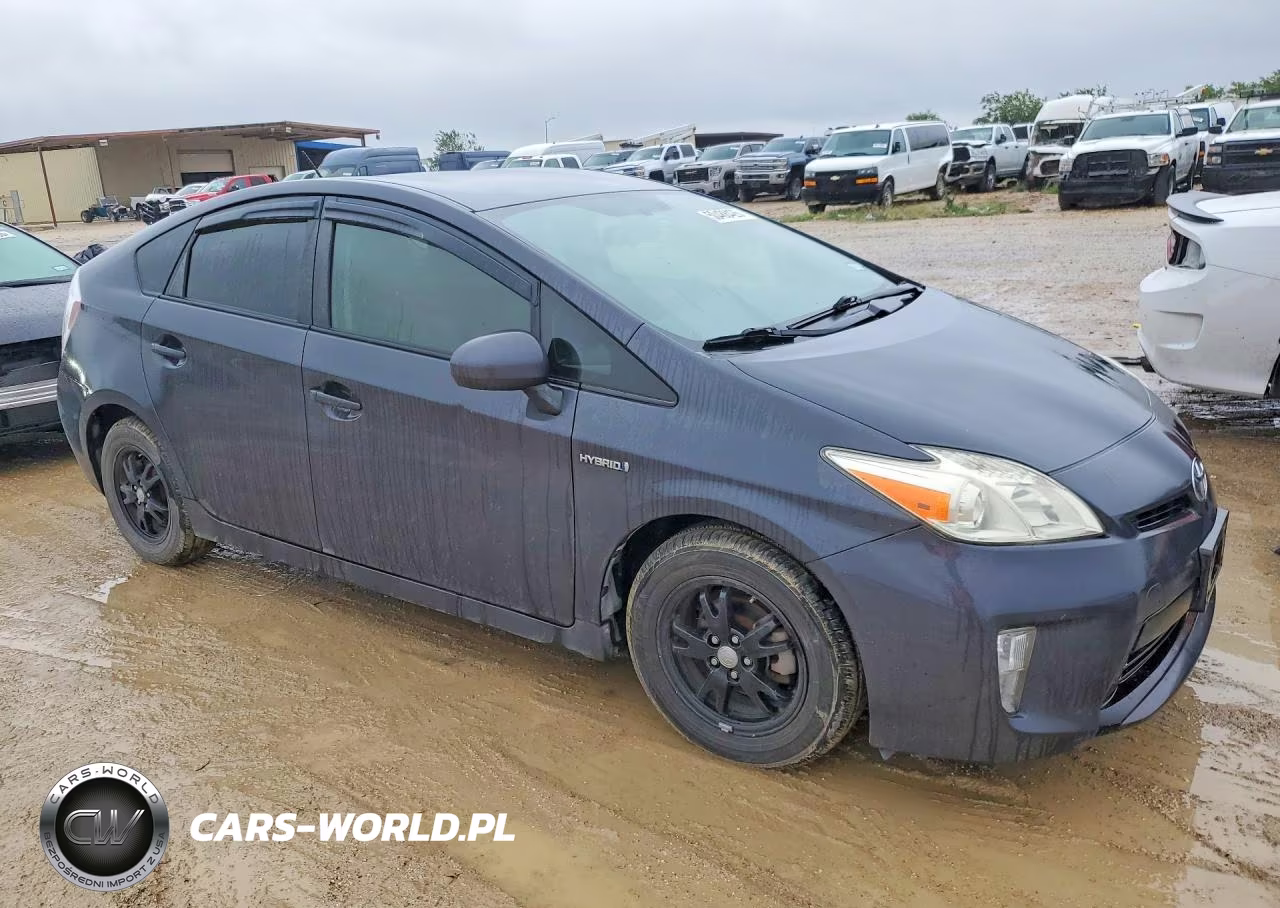2015 Toyota Prius Two VIN:JTDKN3DU0F0459353 - 4