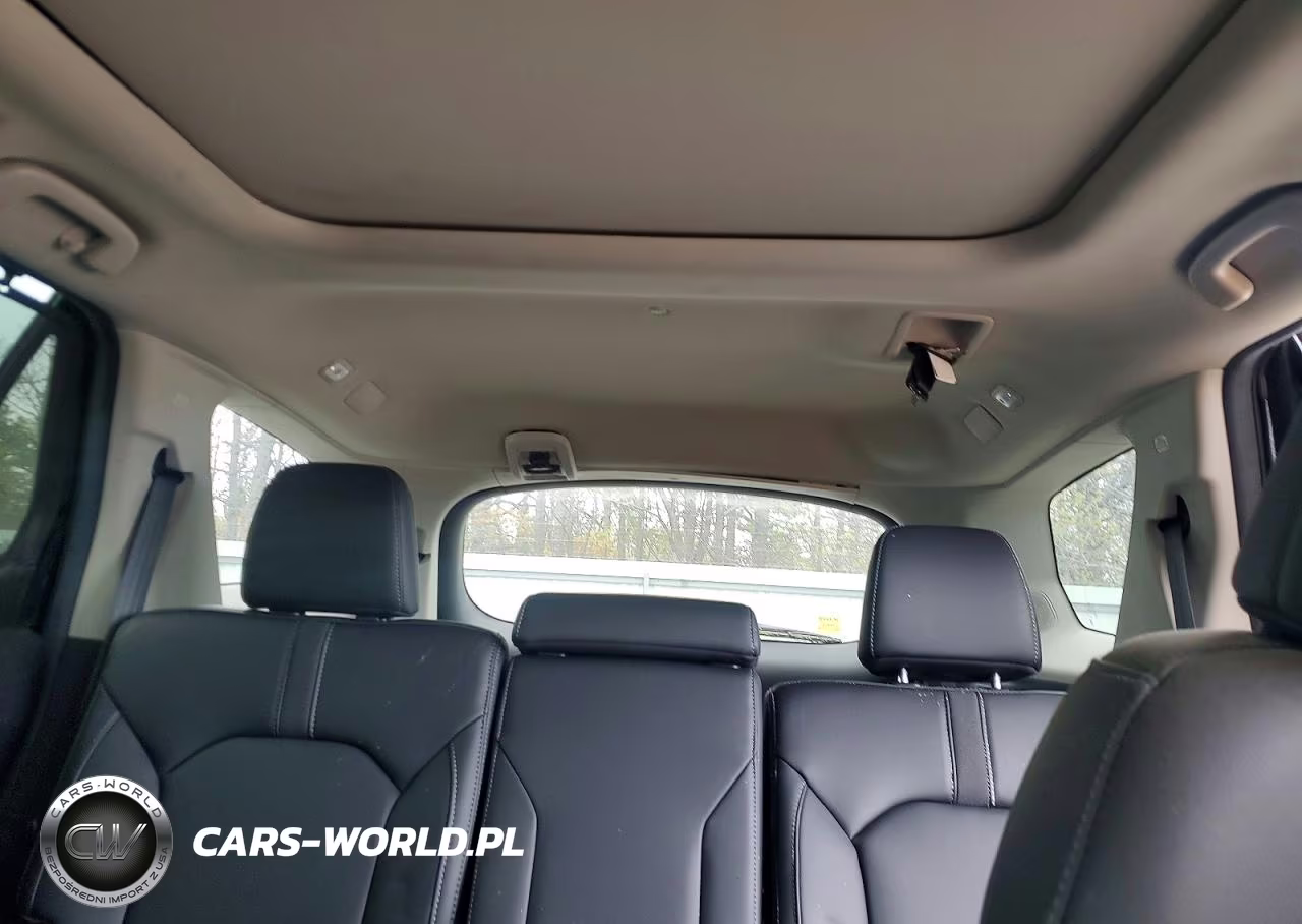 2025 Honda Pilot Touring VIN:5FNYG1H7XSB119135 - 10