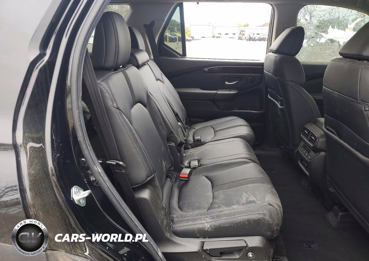 2025 Honda Pilot Touring VIN:5FNYG1H7XSB119135 - 11