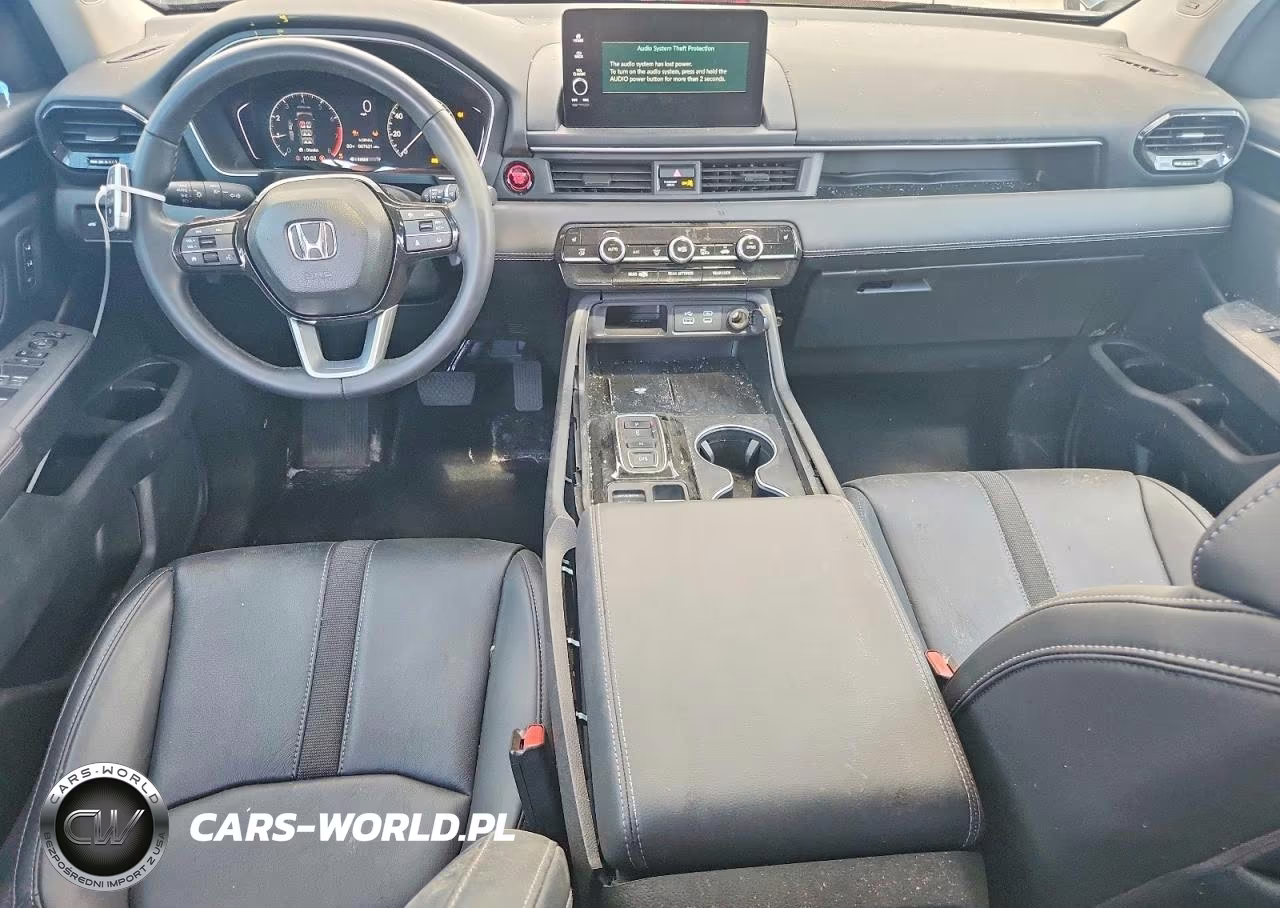 2025 Honda Pilot Touring VIN:5FNYG1H7XSB119135 - 8