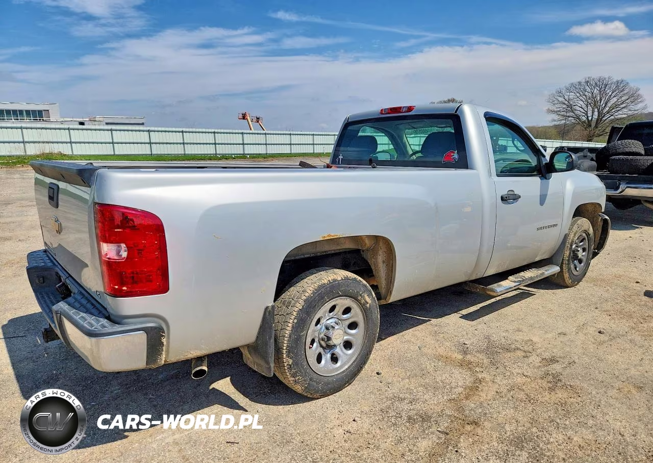2010 Chevrolet Silverado C1500 VIN:1GCPCPEX9AZ297268 - 3