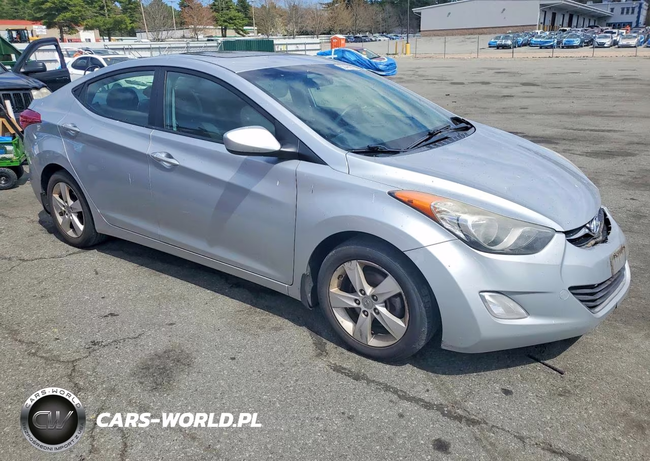 2013 Hyundai Elantra Gls VIN:5NPDH4AE2DH206442 - 4