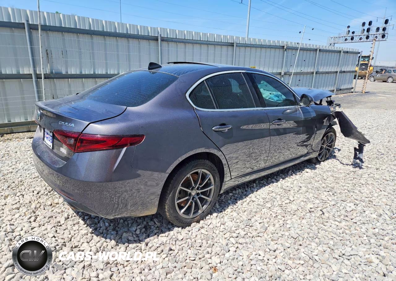 2018 Alfa Romeo Giulia Q4 VIN:ZARFAEDNXJ7563985 - 3