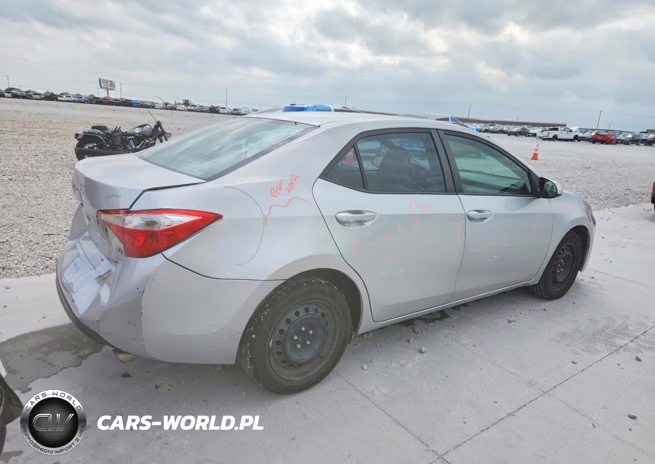 2016 Toyota Corolla Le VIN:5YFBURHE2GP566386 - 3
