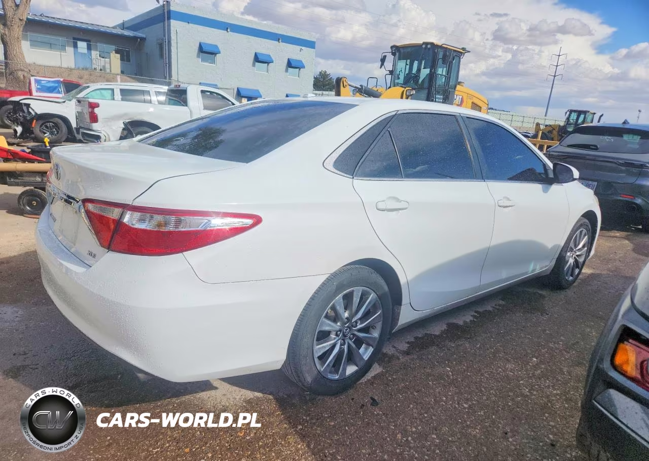 2016 Toyota Camry Xle VIN:4T1BF1FK0GU615250 - 3