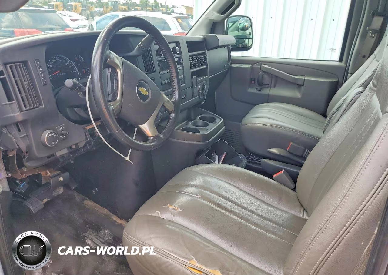 2019 Chevrolet Express 2500 Cargo Delivery Van VIN:1GCWGAFP1K1195149 - 8