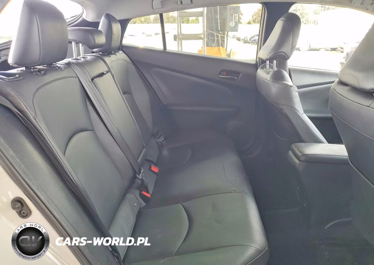 2017 Toyota Prius Four VIN:JTDKARFU2H3035914 - 10