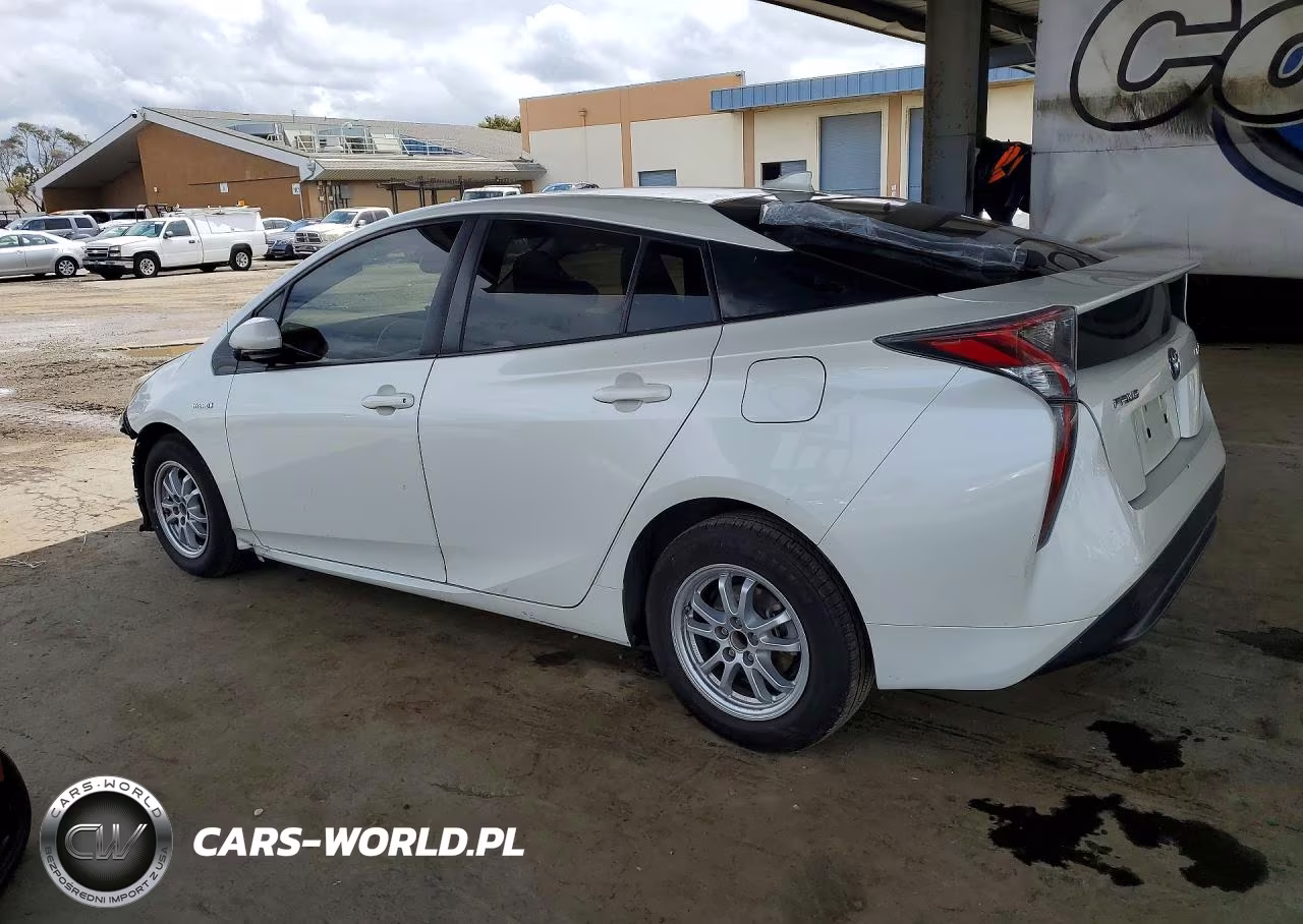 2017 Toyota Prius Four VIN:JTDKARFU2H3035914 - 2