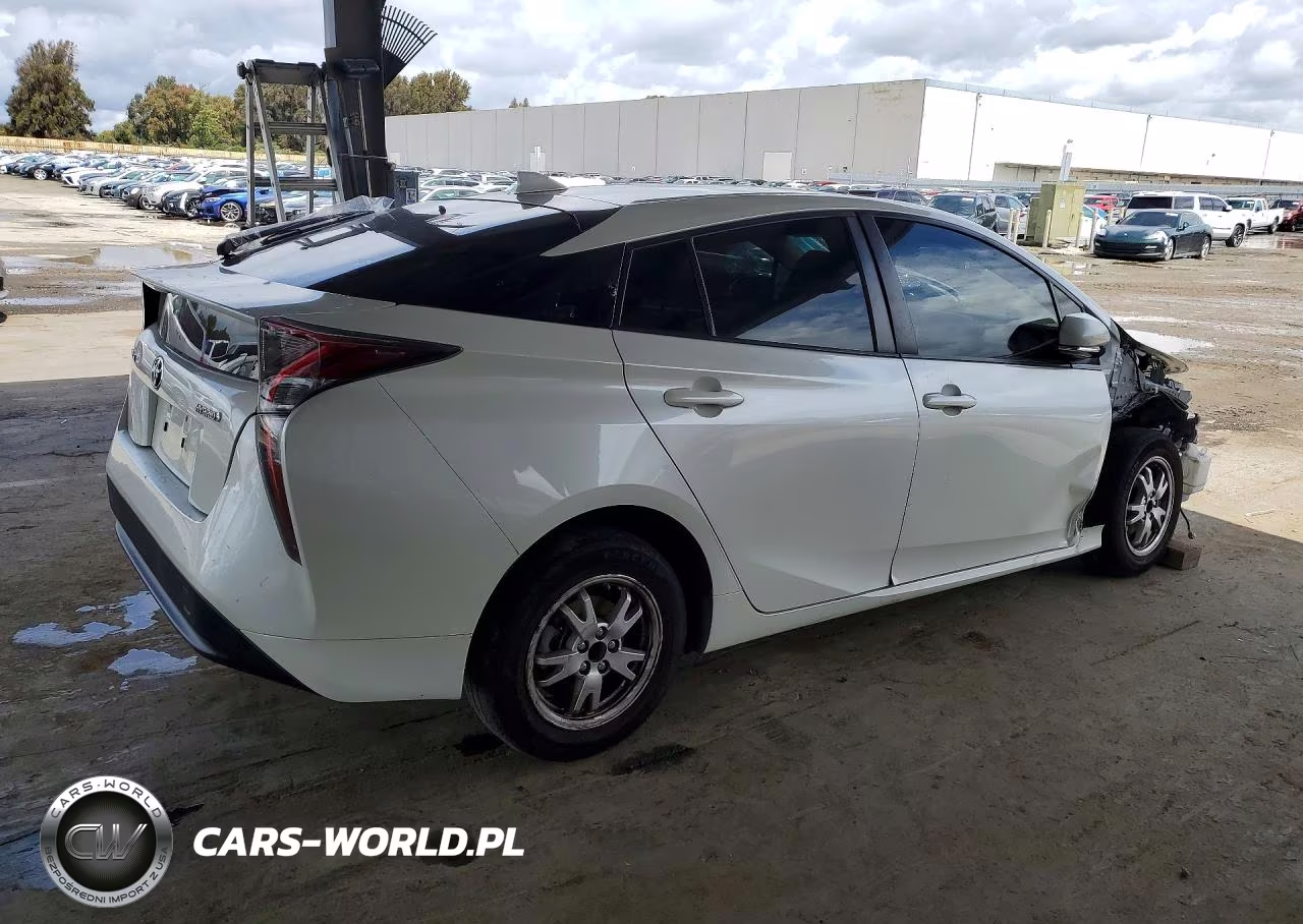 2017 Toyota Prius Four VIN:JTDKARFU2H3035914 - 3