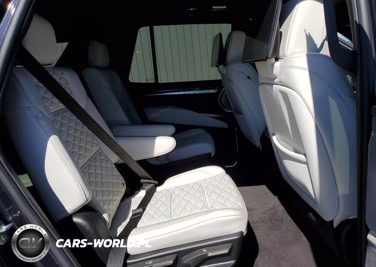 2025 Cadillac Escalade Sport Platinum VIN:1GYS9GRL4SR412399 - 11