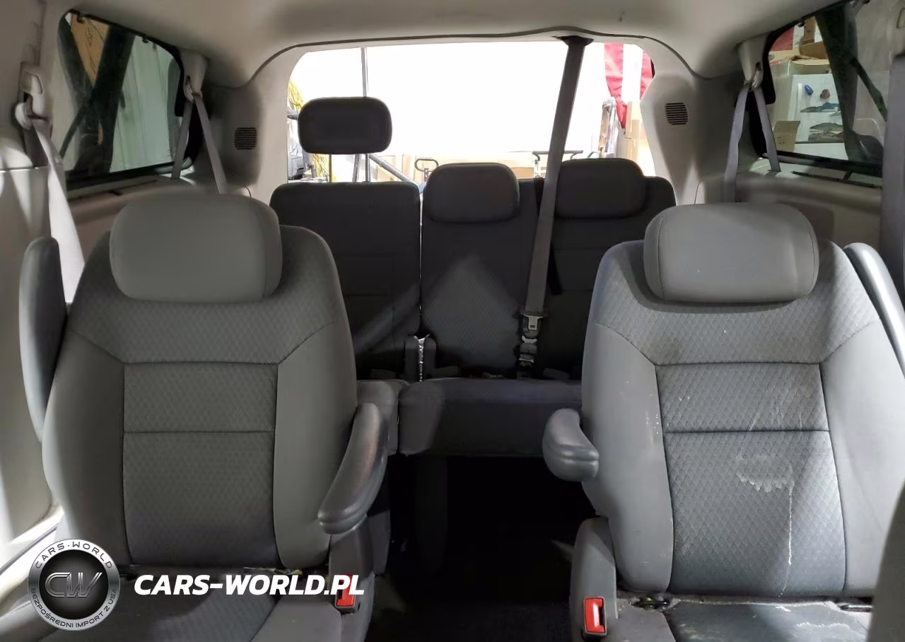 2010 Chrysler Town & Country Touring VIN:2A4RR5D17AR436374 - 10