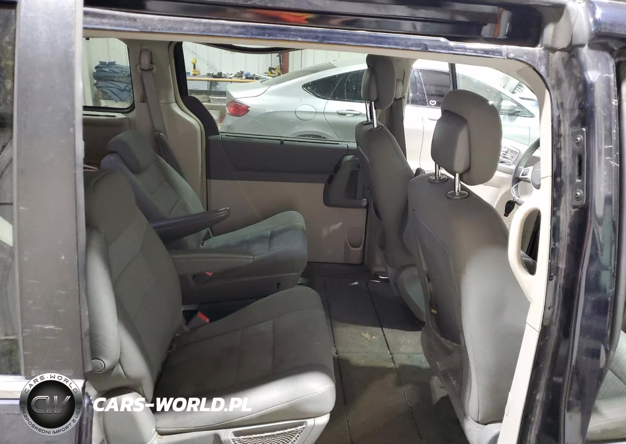 2010 Chrysler Town & Country Touring VIN:2A4RR5D17AR436374 - 11