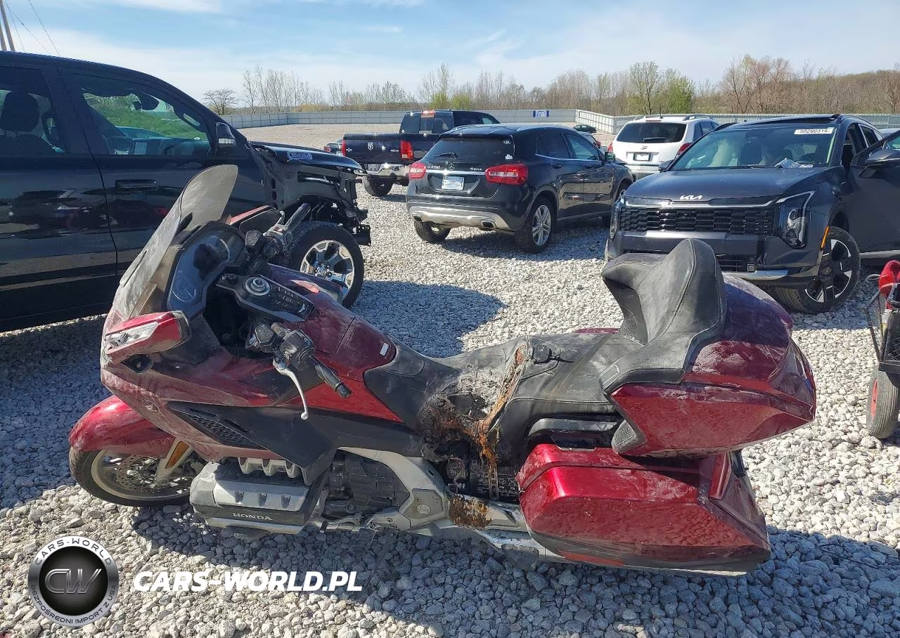 2018 Honda Gl1800 VIN:JH2SC790XJK001813 - 3