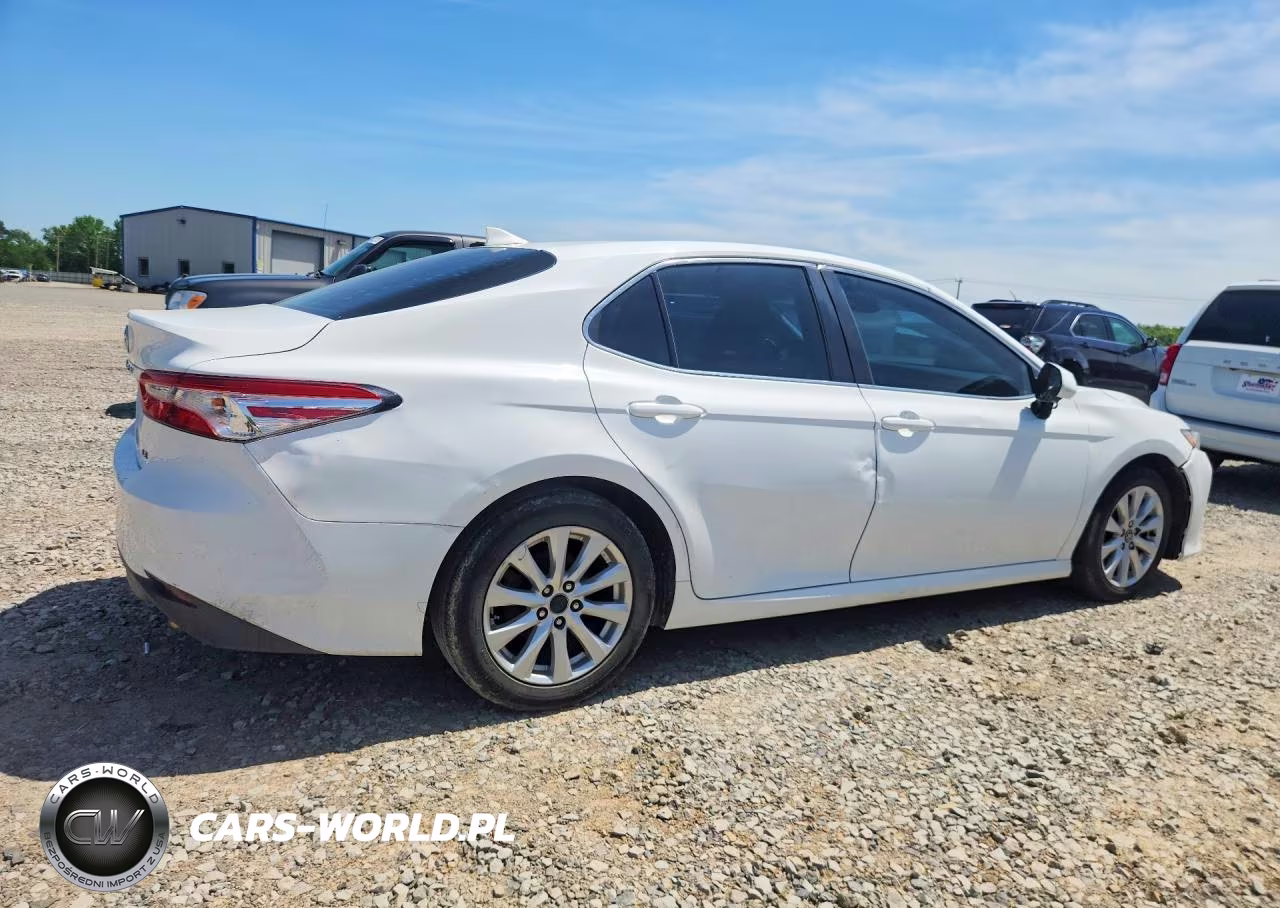 2020 Toyota Camry Le VIN:4T1C11AK6LU936052 - 3