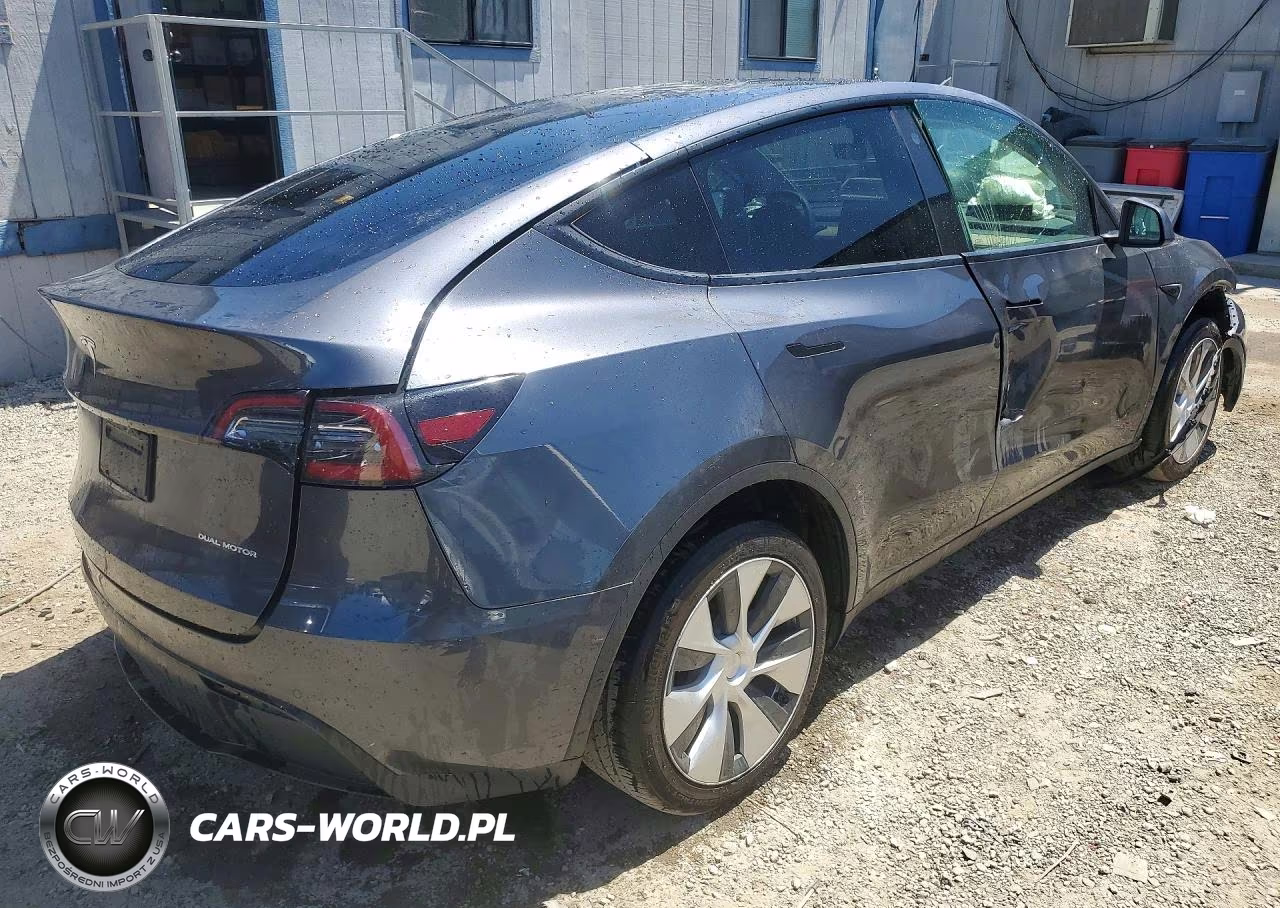 2021 Tesla Model Y VIN:5YJYGAEE3MF234276 - 3