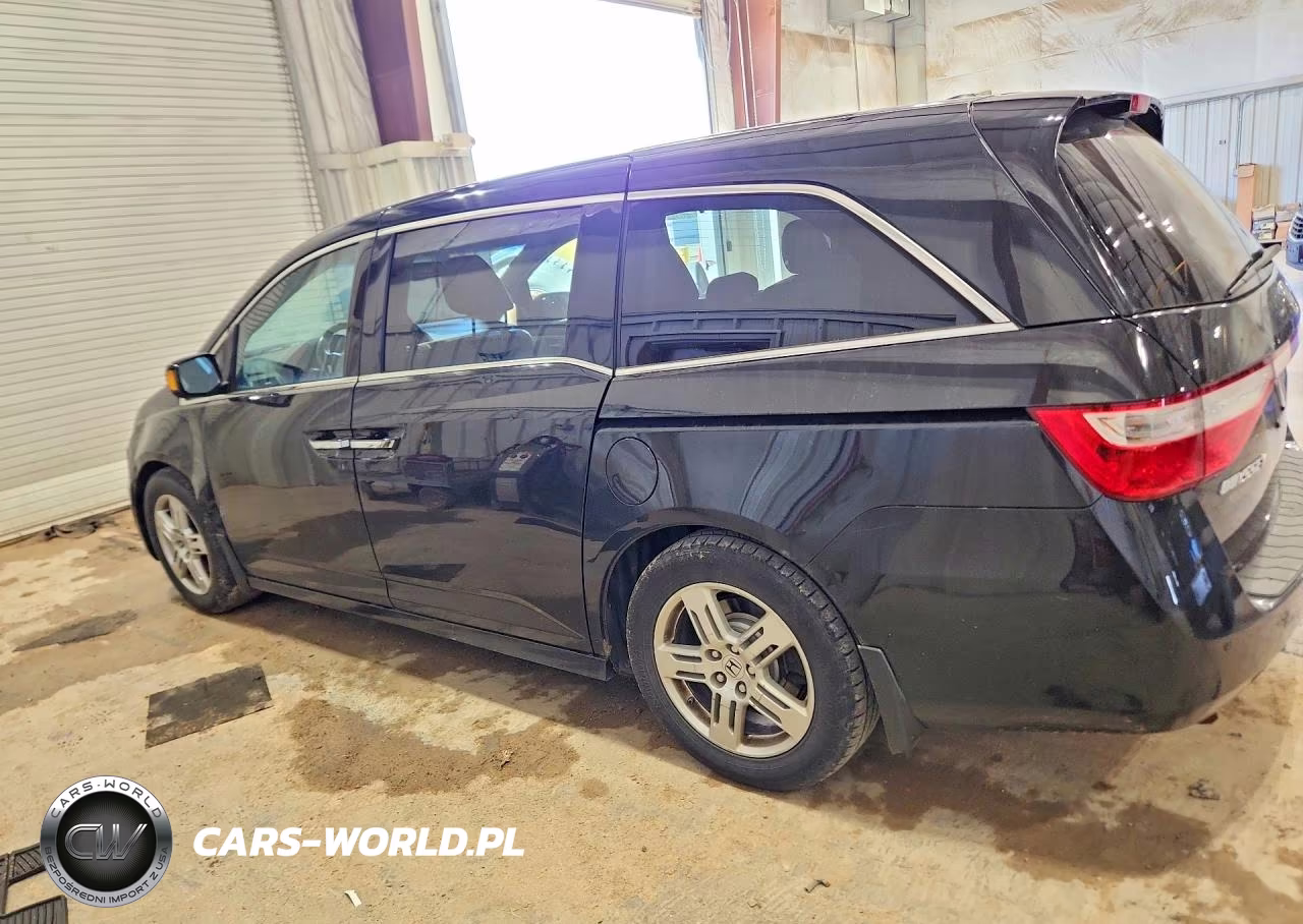 2013 Honda Odyssey Touring VIN:5FNRL5H98DB018493 - 2