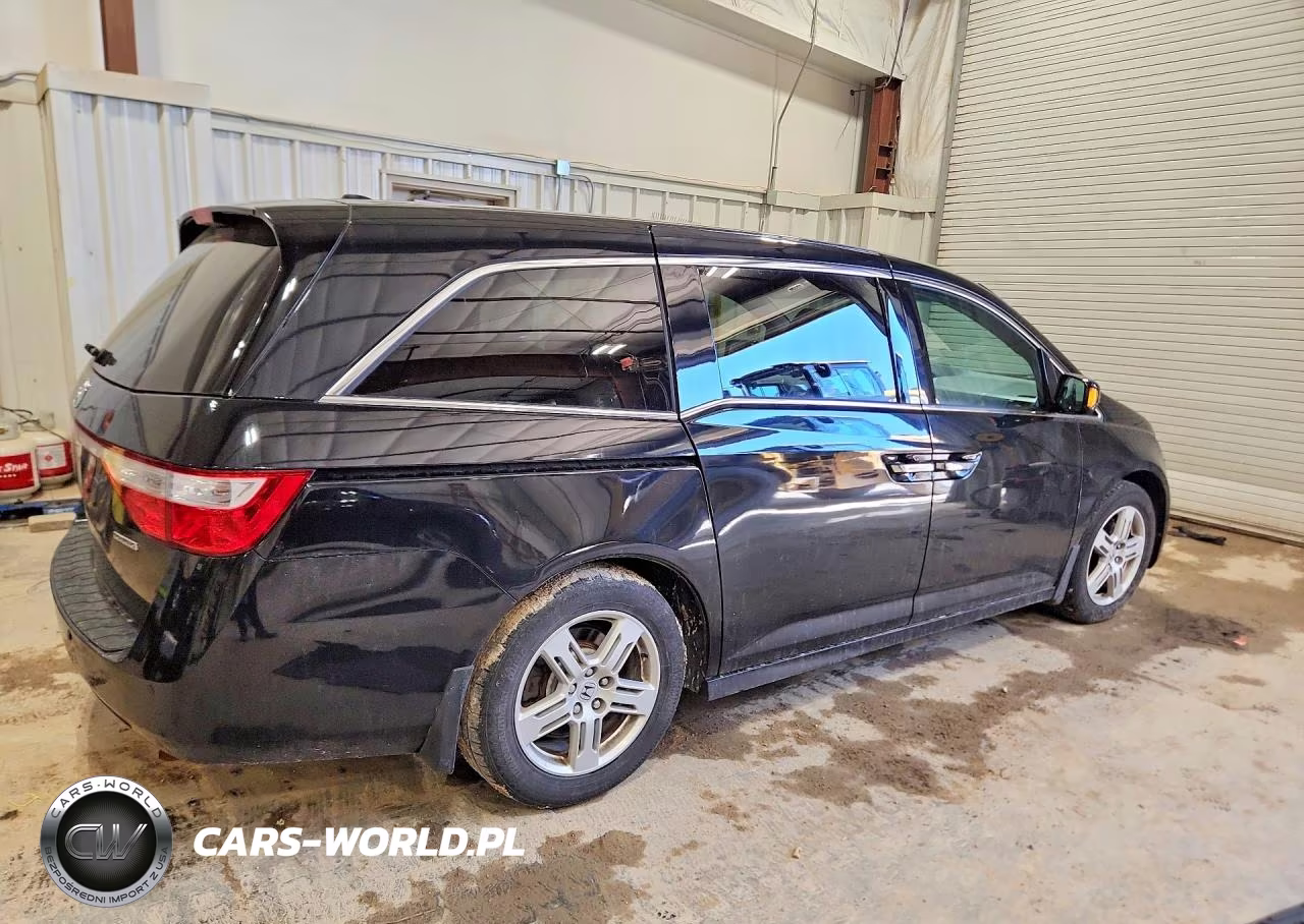 2013 Honda Odyssey Touring VIN:5FNRL5H98DB018493 - 3